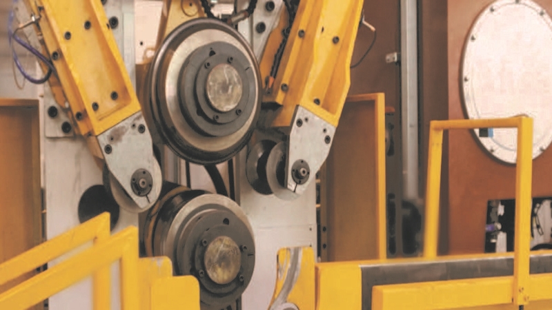 آلة تشكيل جنط عجلة السيارة