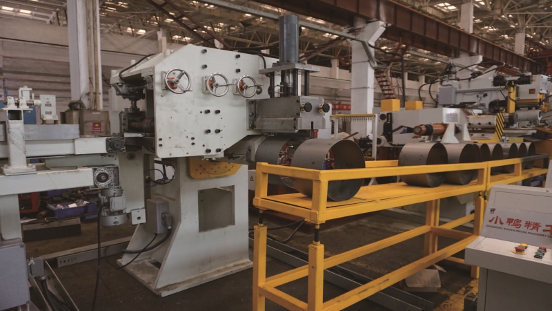 آلة لف جنط عجلة السيارة